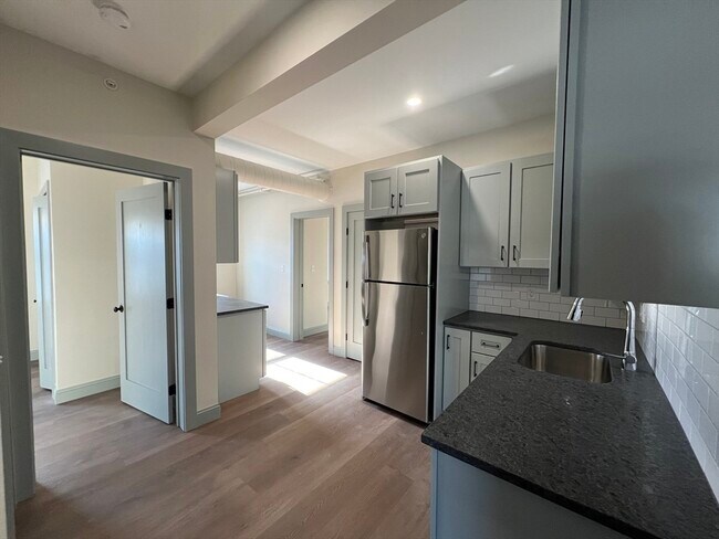 Primary Photo - 160 Seabury St