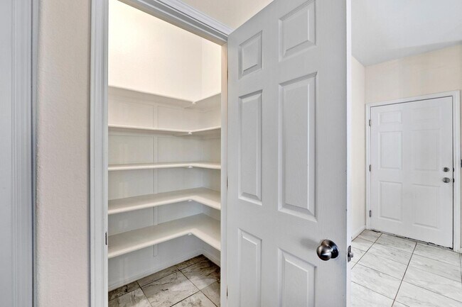 Building Photo - 405 Little Draw Ln