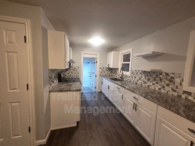 Building Photo - 618 NE 43rd St