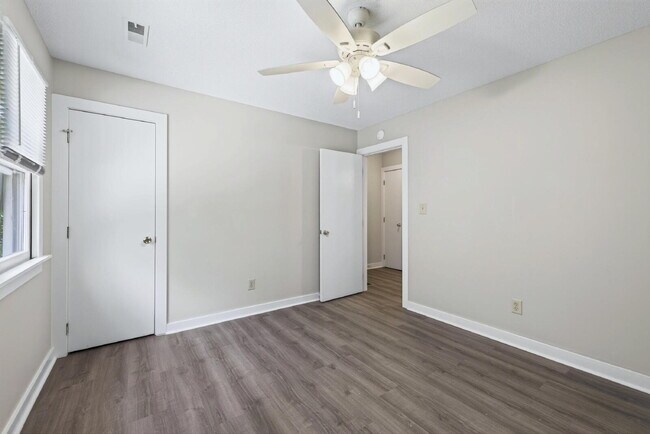 Building Photo - 5541 Kaplan Dr