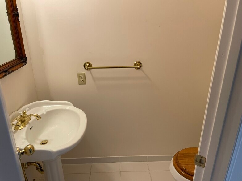 Building Photo - 132 N 170 E