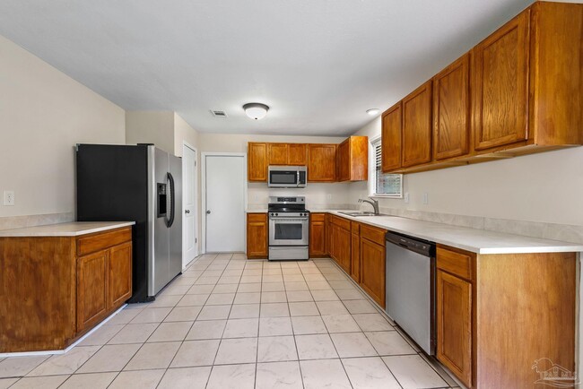 Building Photo - 1221 Albuquerque Cir