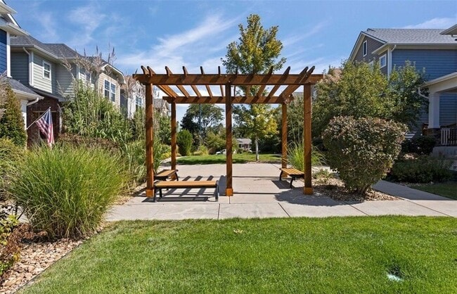 Building Photo - Modern 3BR Home with Finished Basement & Private Courtyard in Lowry