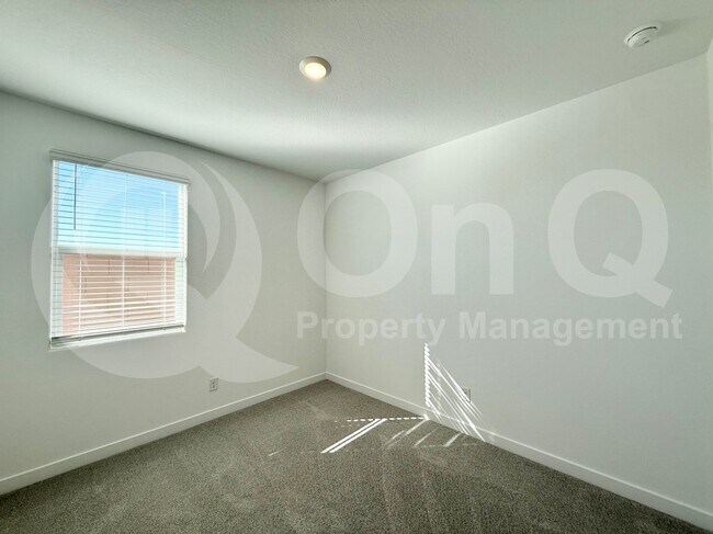 Building Photo - 9543 W Avalon Dr