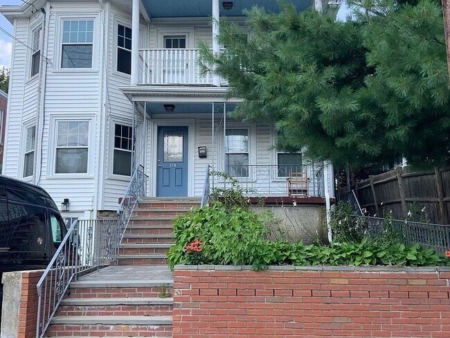 Building Photo - 520 Mt Auburn St