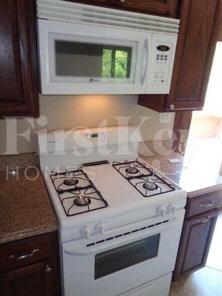 Building Photo - 28577 W High Rd