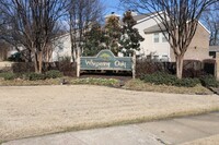 Building Photo - Large East Memphis Townhome