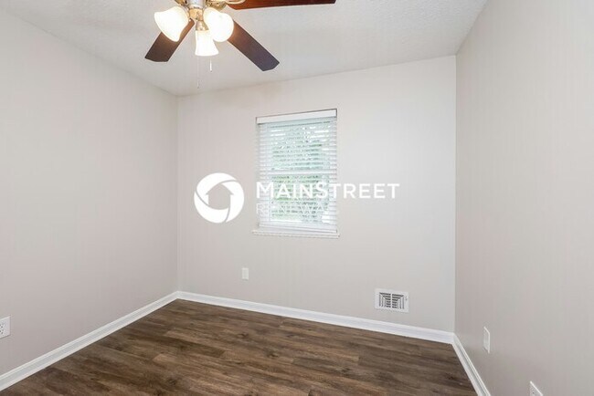 Building Photo - 3 Bedroom Pet-Friendly Home in LOUISVILLE,...