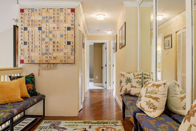 Building Photo - 2070 Chagall Cir