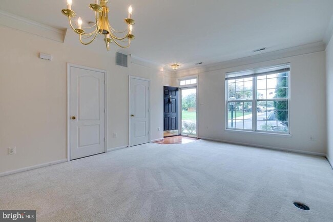 Building Photo - 13129 Park Crescent Cir