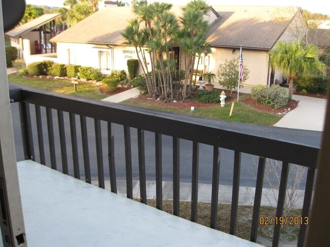 Building Photo - Centerally located close to downtown