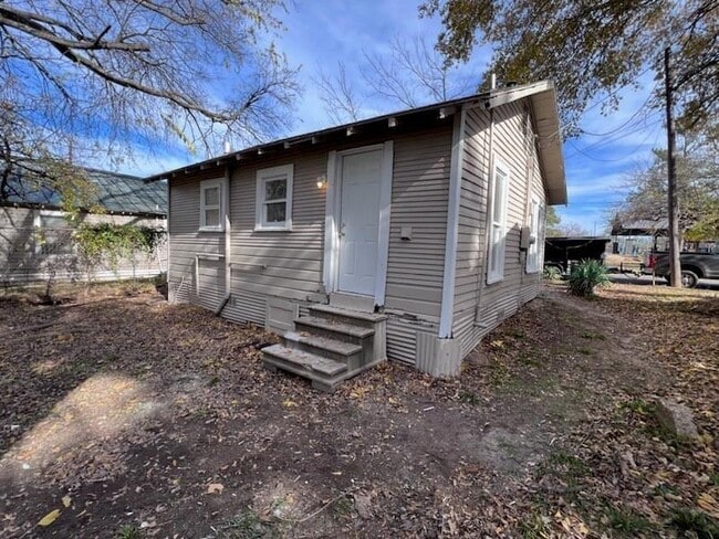 Building Photo - 504 Lamar St
