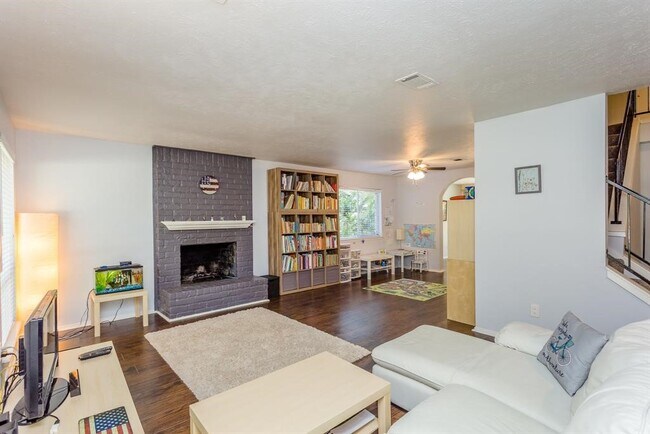Building Photo - 44 S Waxberry Rd