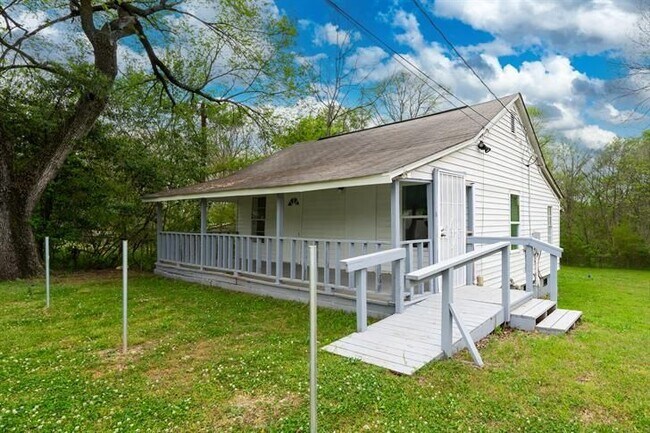 Building Photo - 3230 Arlington Ave