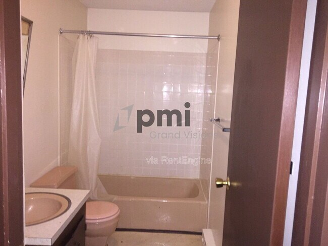 Building Photo - 371 Southland Dr