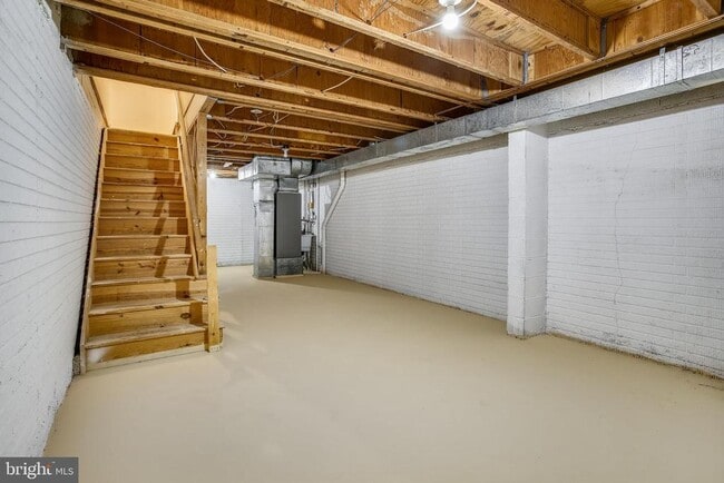 Building Photo - 538 N West St