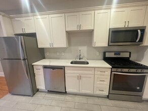 Building Photo - Avl NOW - No Fee! Renovated 1.5BR in Allst...