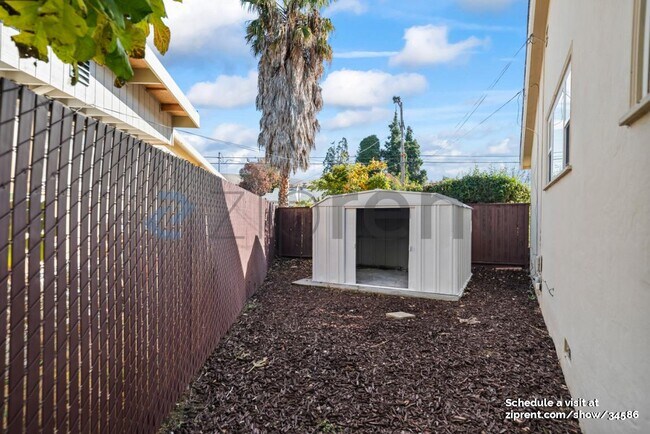 Building Photo - 246 St Andrews St