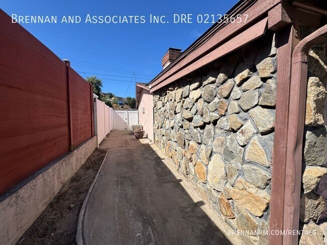 Building Photo - 9125 Heatherdale St