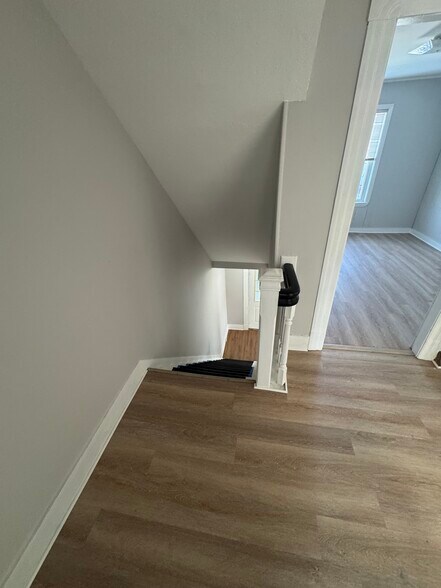 Building Photo - 2 Clinton St