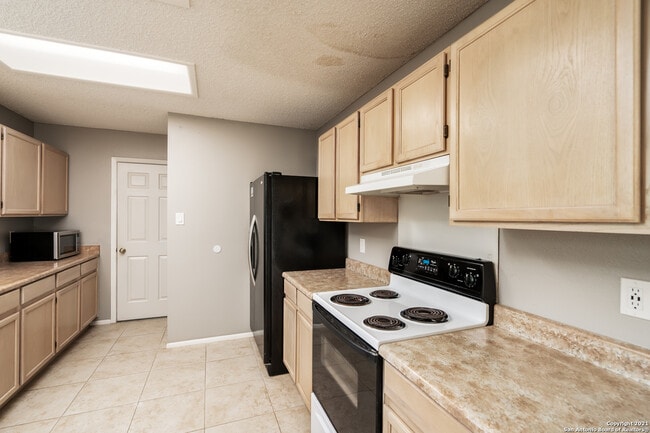 Building Photo - 9614 Fern Crest