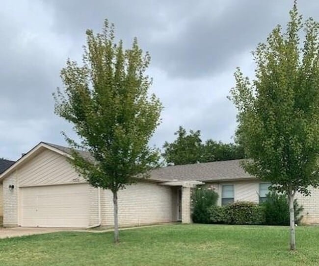 Building Photo - ***COMING SOON*** Nice 3 Bedroom, 2 Full Bath Home Located In SW Ft. Worth!