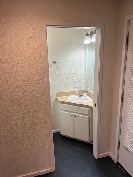 Downstairs guest bath - 10320 NE 186th St