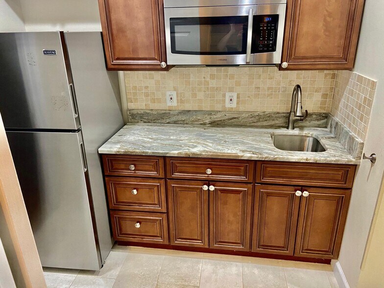 Building Photo - 20385 Dunkirk Sq