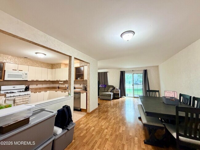 Building Photo - 743 Banyan Ct