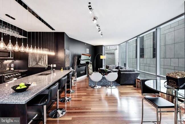 Building Photo - 1414 S Penn Square