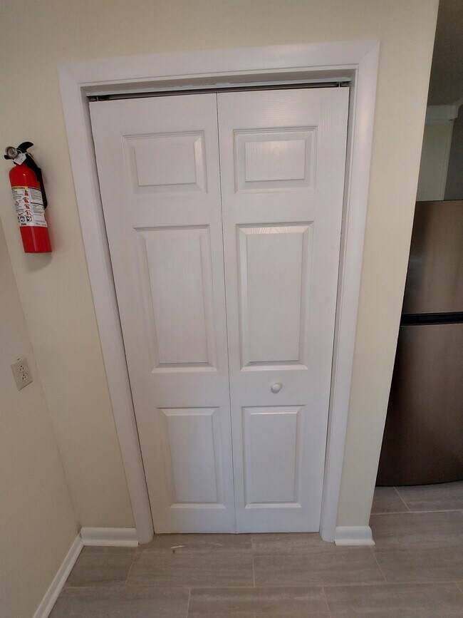 Building Photo - 1713 Lacy St