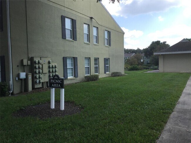 Building Photo - 2071 Dixie Belle Dr