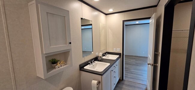 Building Photo - 9761 Marina Cir