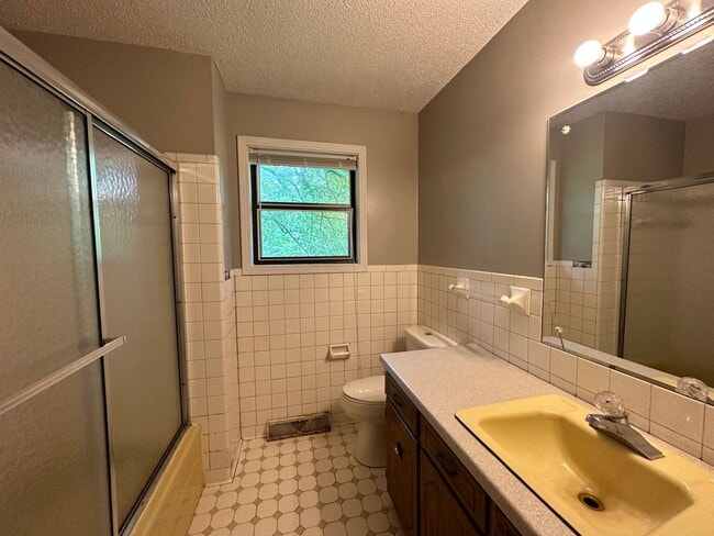 Building Photo - 829/831 Glendale Rd.