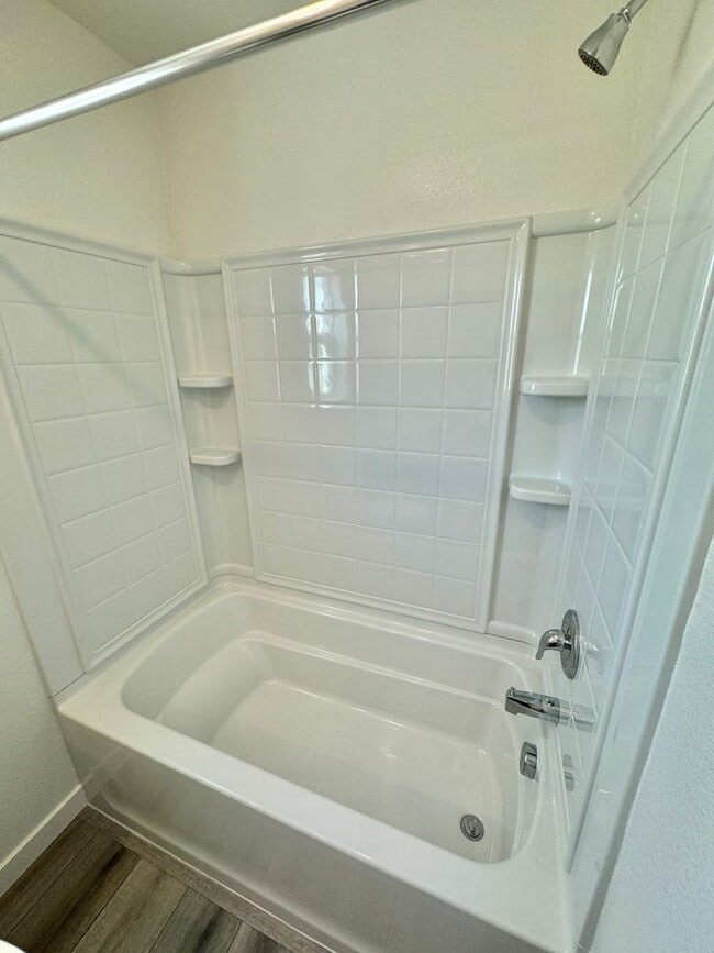 Building Photo - FOUR-FIVE/OFFICE BEDROOM THREE BATHROOM SEE VIDEO