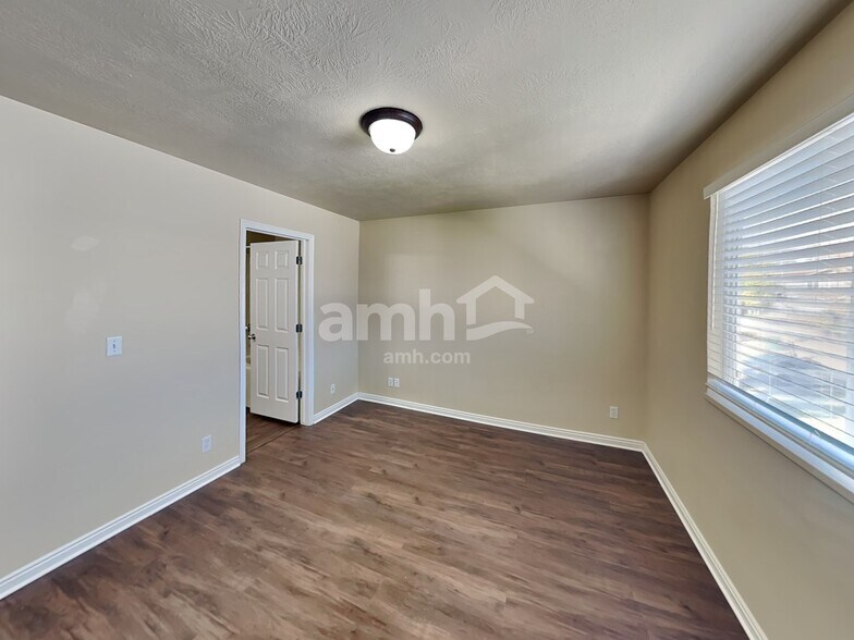Building Photo - 1526 N 250 W