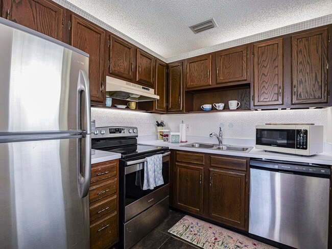 Building Photo - 74 Royal Oak Ct