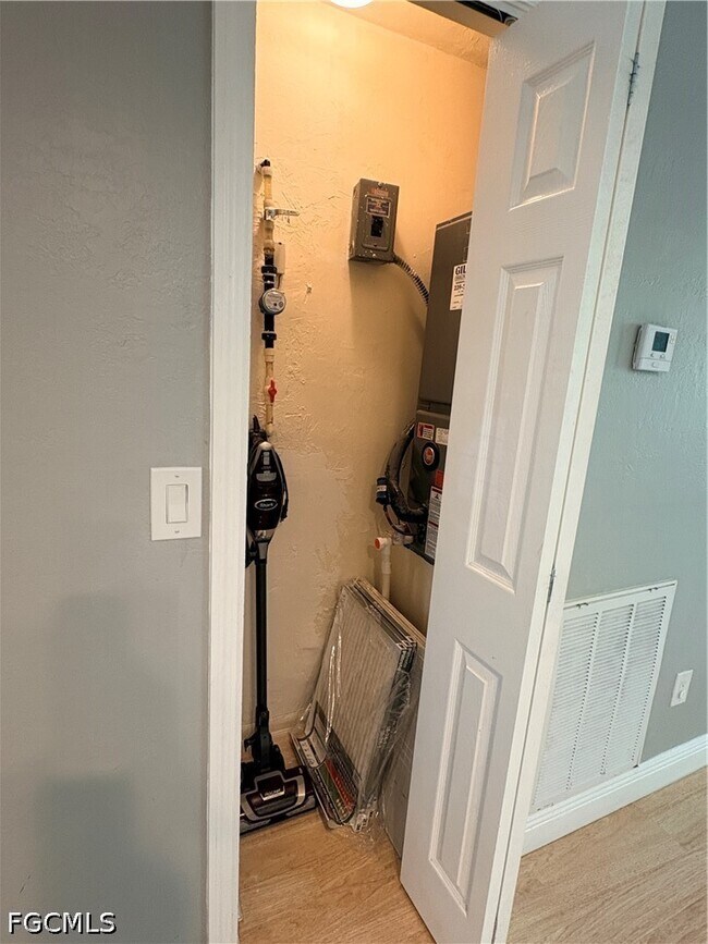 Building Photo - 2510 SE 16th Pl