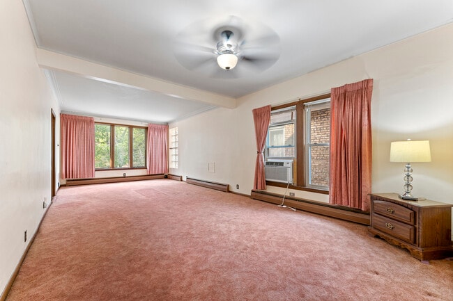 Building Photo - 4844 W Addison St