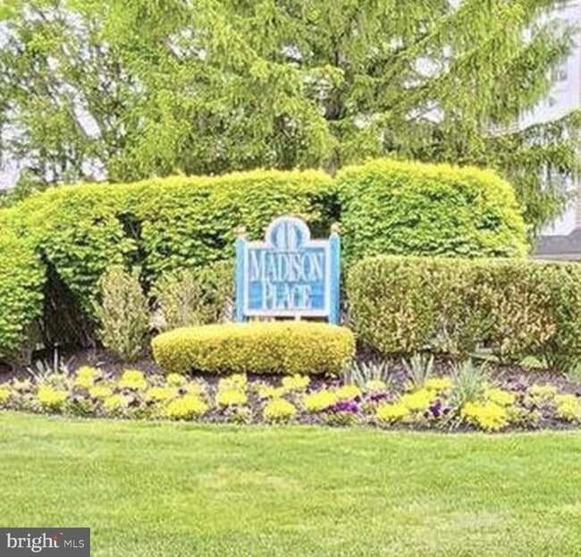 Building Photo - 3604B Saxony Dr