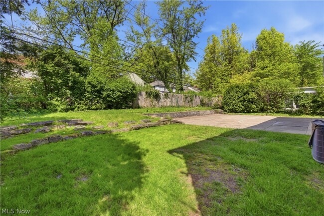 Building Photo - 2056 Laurel Hill Dr
