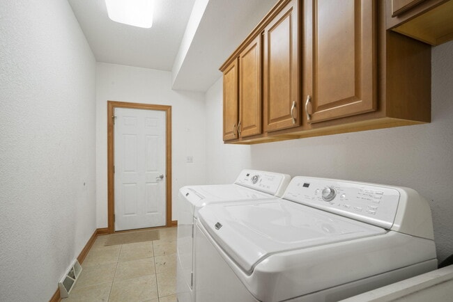 Building Photo - N54W16164 Westwind Dr