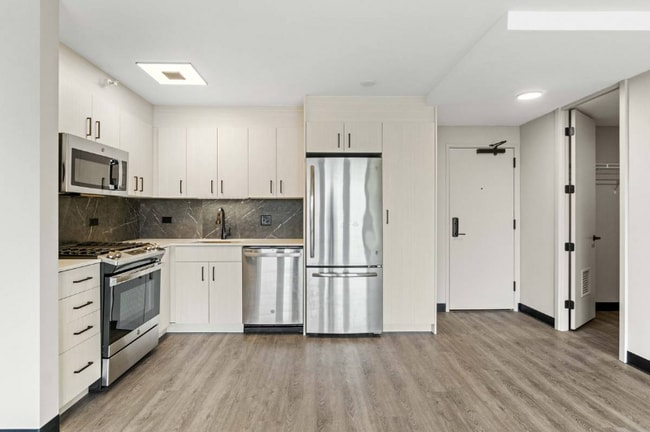 Building Photo - 2112 W Ogden Ave