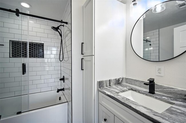 Building Photo - 5304 Bay Club Cir