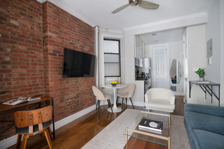 Building Photo - 246 Mott St