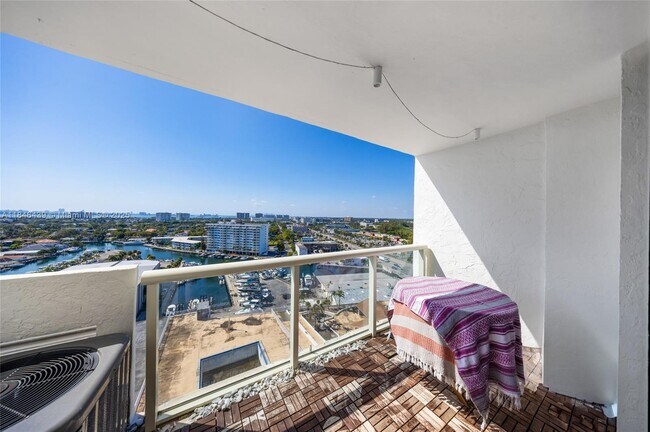 Building Photo - 13499 Biscayne Blvd