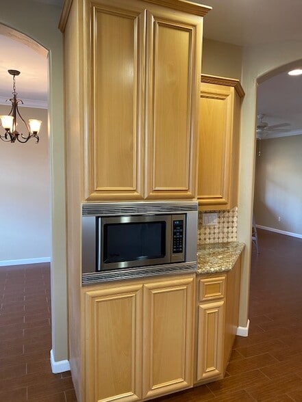 Kitchen - 1000 Orleans Ct