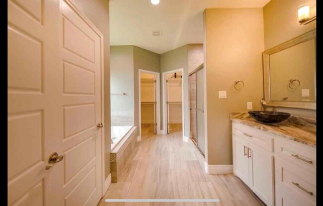 Building Photo - 5701 Bella Di Giorno Dr