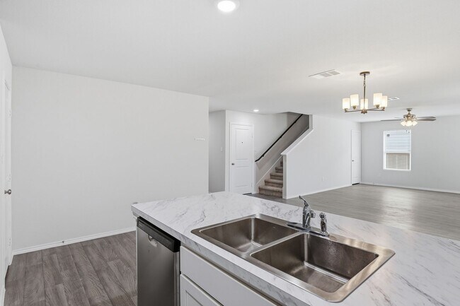 Building Photo - Contemporary in Cleburne!