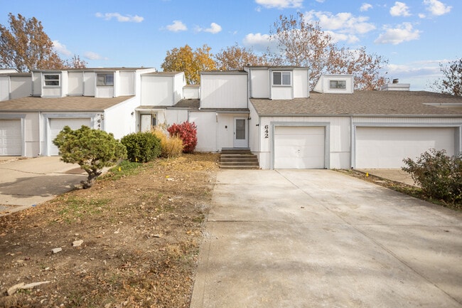 Building Photo - 642 NW Valleybrook Rd